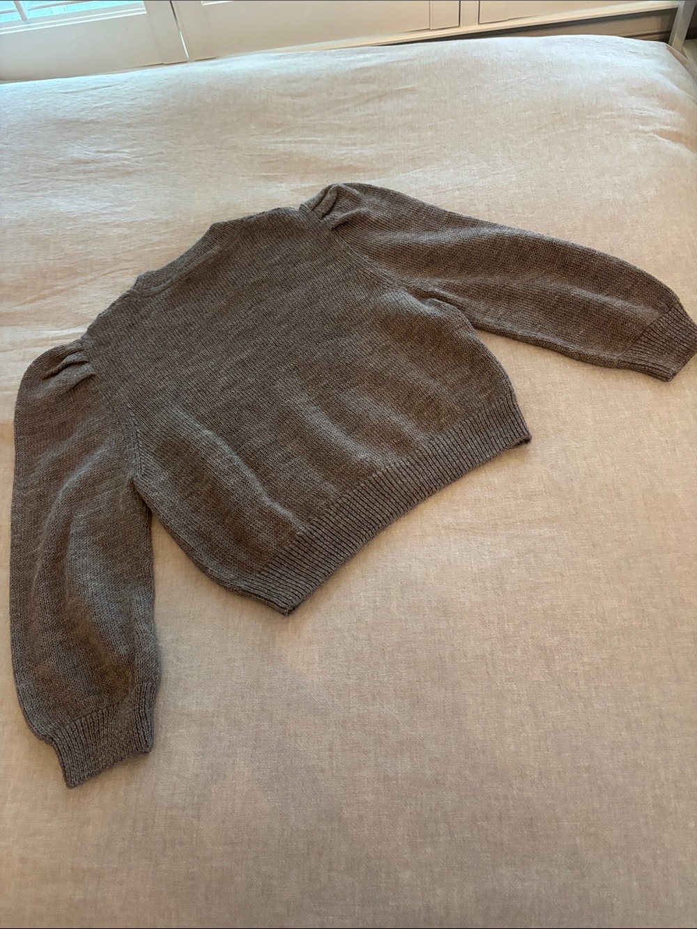 Cropped Puff-Sleeve Crewneck Sweater - Brown - Picture 7 of 9